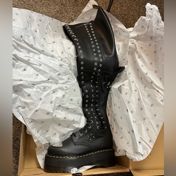 Dr. Martens NEW 28i eye Extreme Max Knee High Boot Platform - Picture 2 of 7